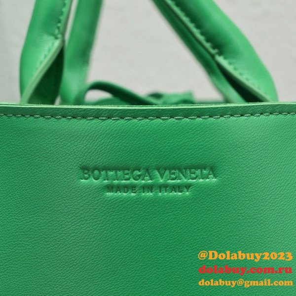 Luxury BOTTEGA VENETA Medium Arco Tote Bag 36CM